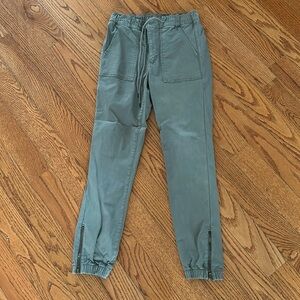 American Eagle green super stretch joggers with zippers